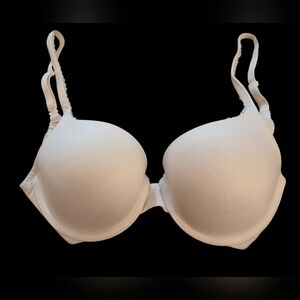 VICTORIA'S SECRET BRA.  Womens. Size 32D. Color: White.